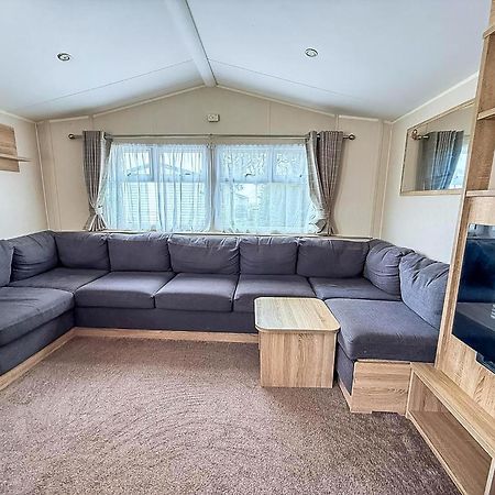 Lovely Caravan With Decking And Outside Furniture At Broadland Sands Ref 20113Bs Hopton on Sea Exterior foto