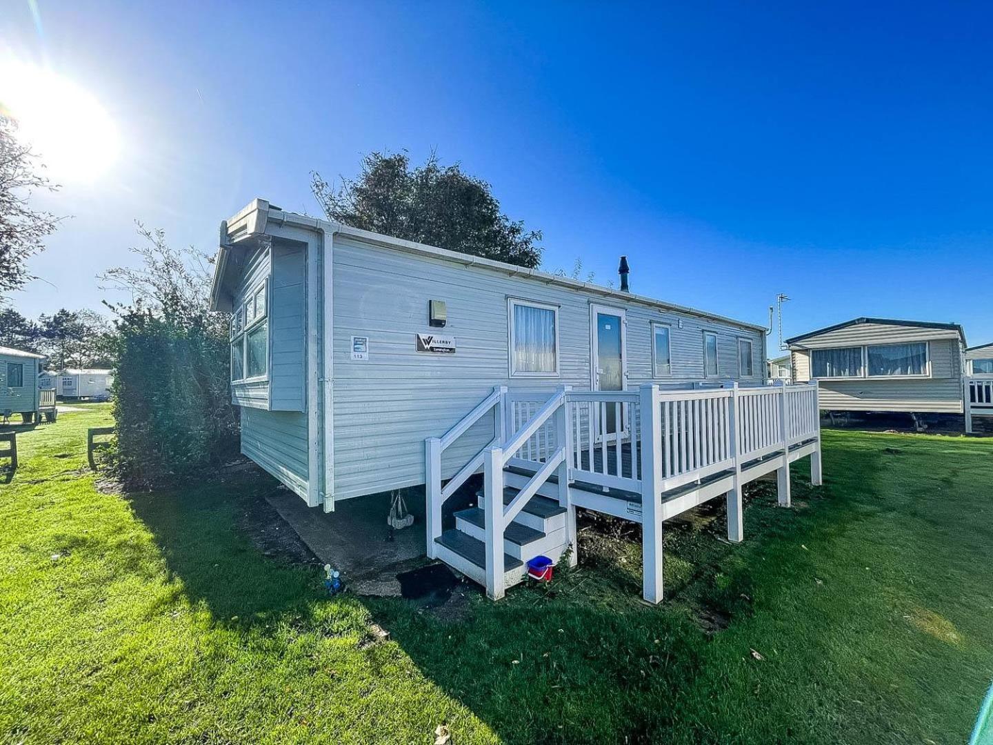Lovely Caravan With Decking And Outside Furniture At Broadland Sands Ref 20113Bs Hopton on Sea Exterior foto