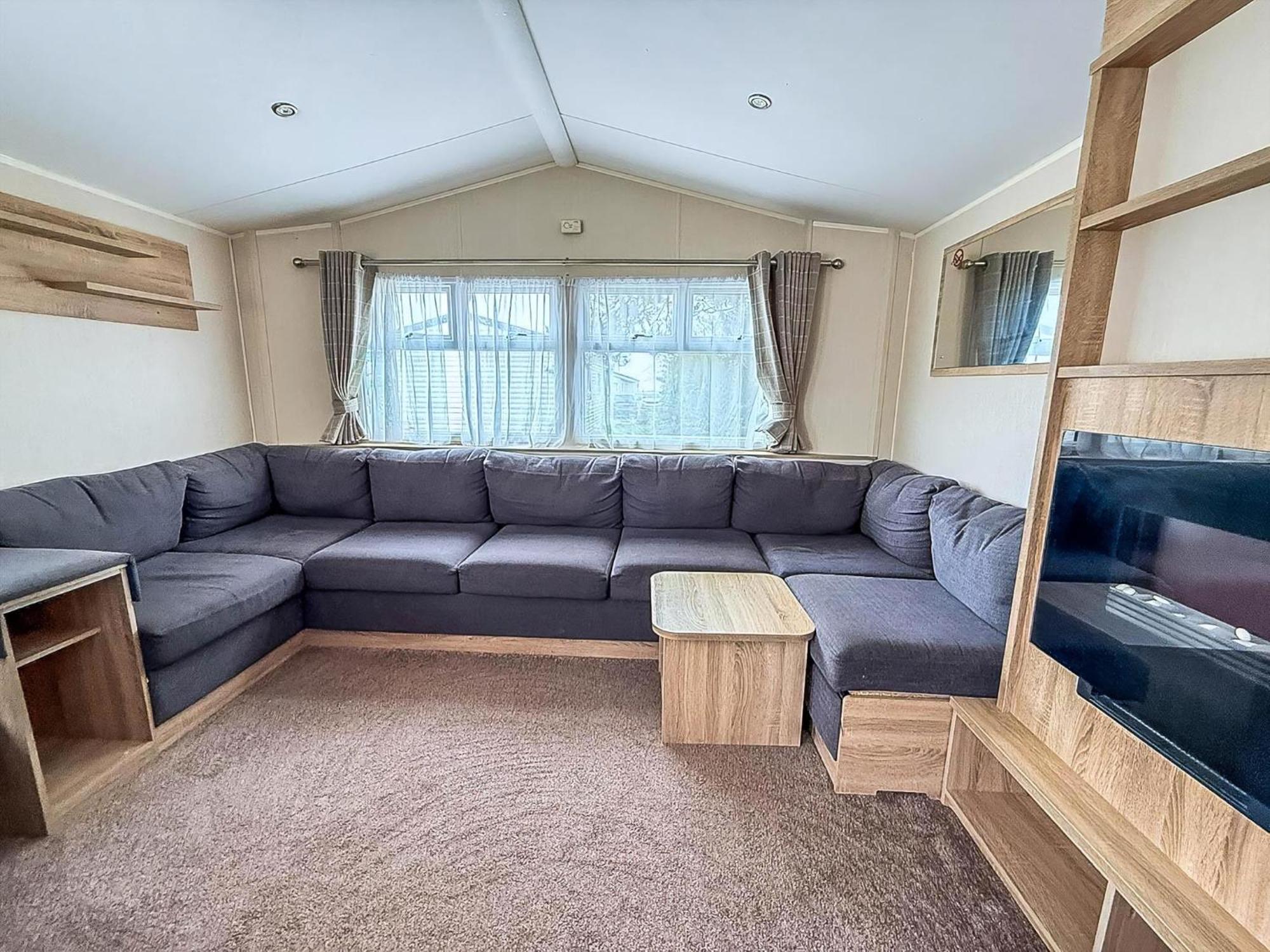 Lovely Caravan With Decking And Outside Furniture At Broadland Sands Ref 20113Bs Hopton on Sea Exterior foto